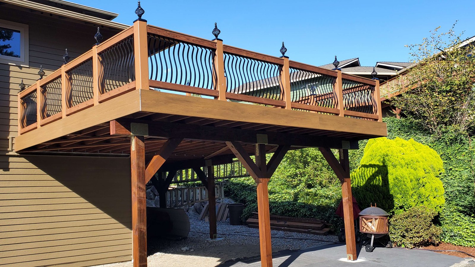 Custom deck and pergola construction in Tacoma