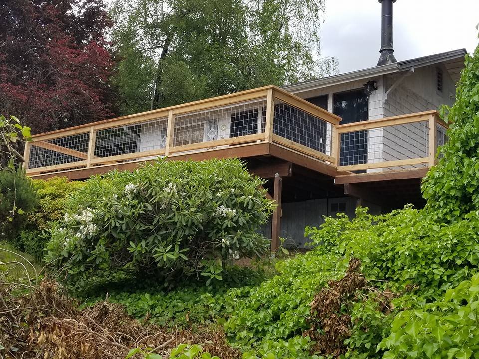 Custom deck railing installation